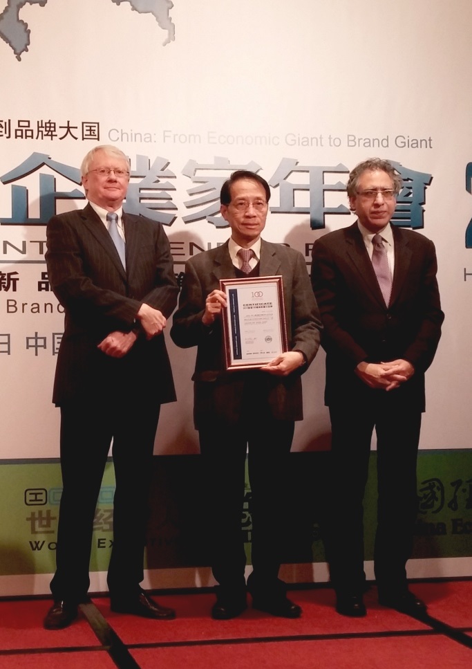 Mr wong receiving HK 100 most influential cert